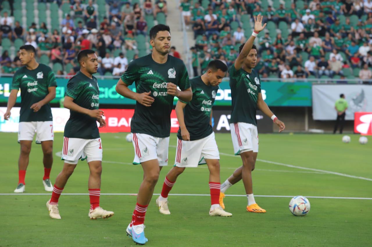 $!Causa revuelo el Tri al salir a calentar al Kraken