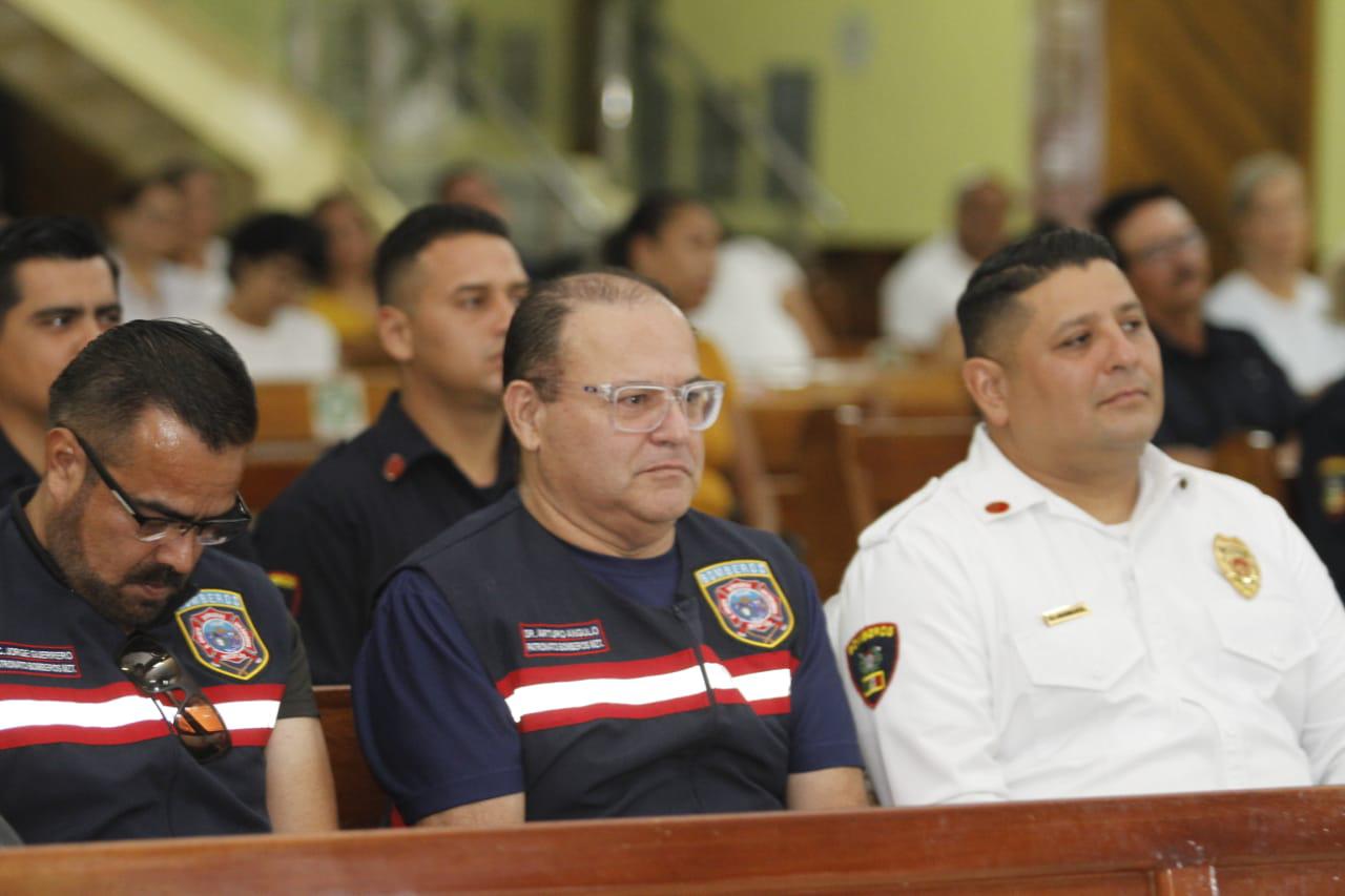 $!Destaca sacerdote que bomberos dejan todo por servir al prójimo