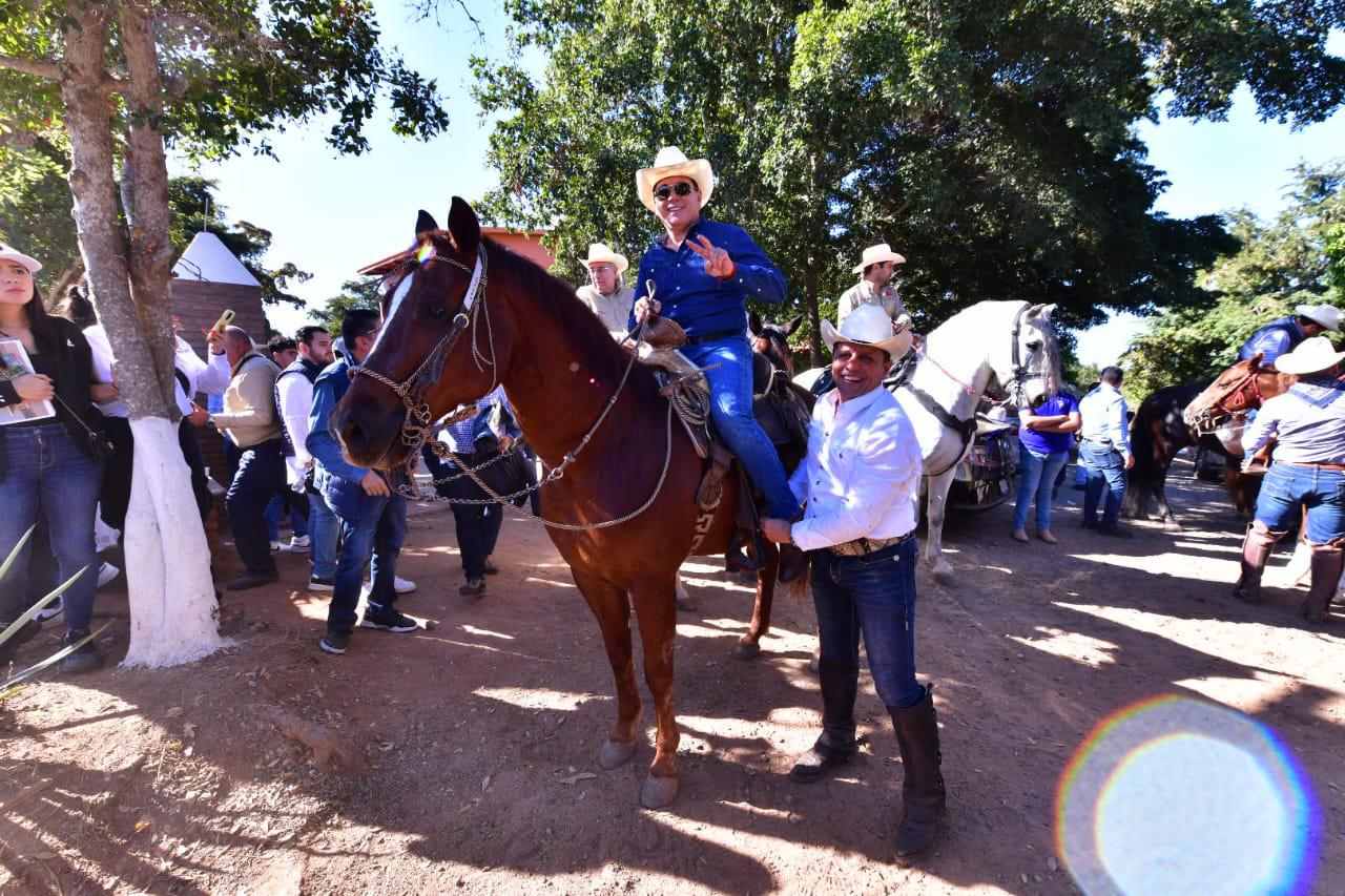 $!Celebran en Mazatlán la Gran Cabalgata de la familia Escobar