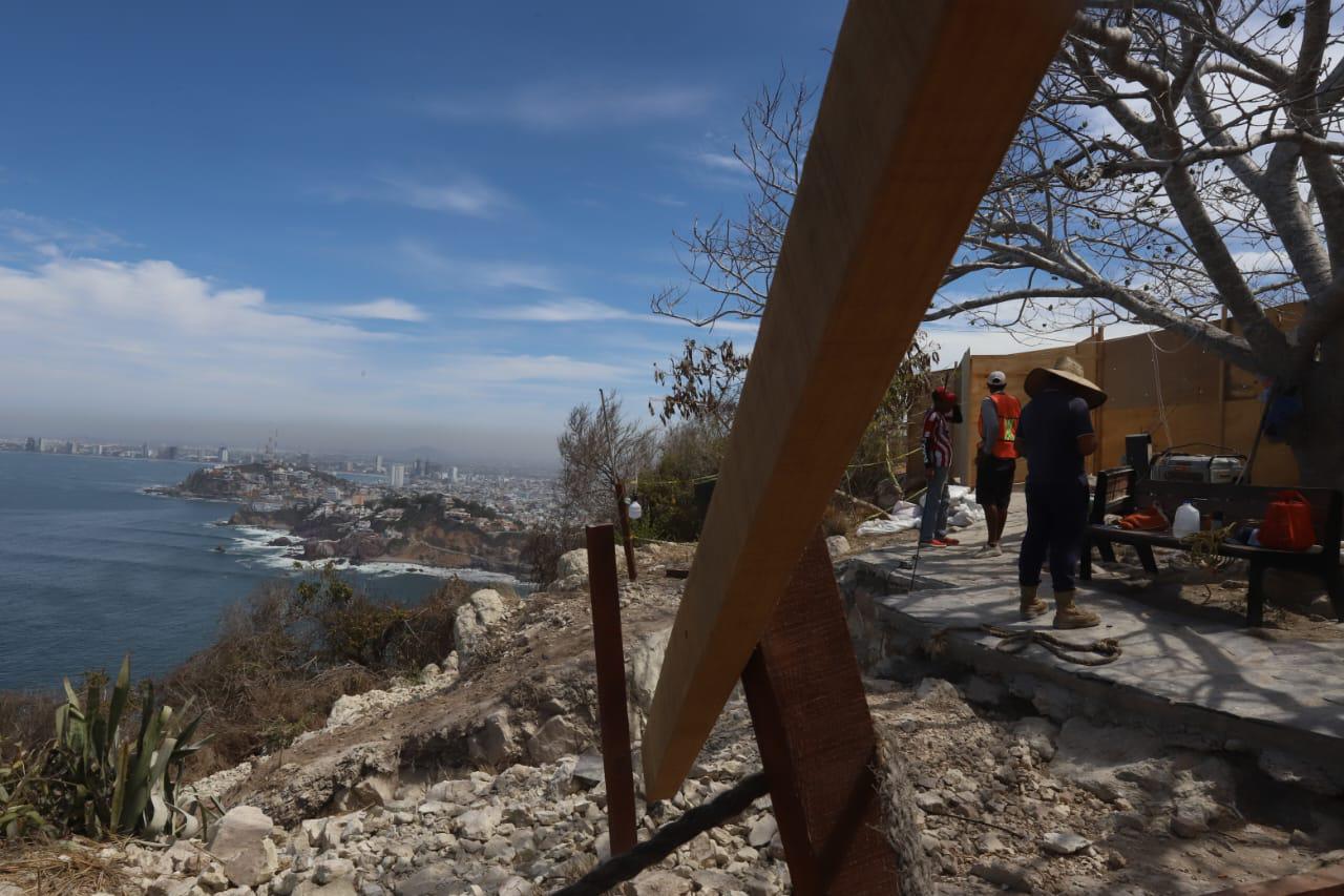 $!Pese a suspensión de la obra, construcción de tirolesa continúa en Cerro del Crestón