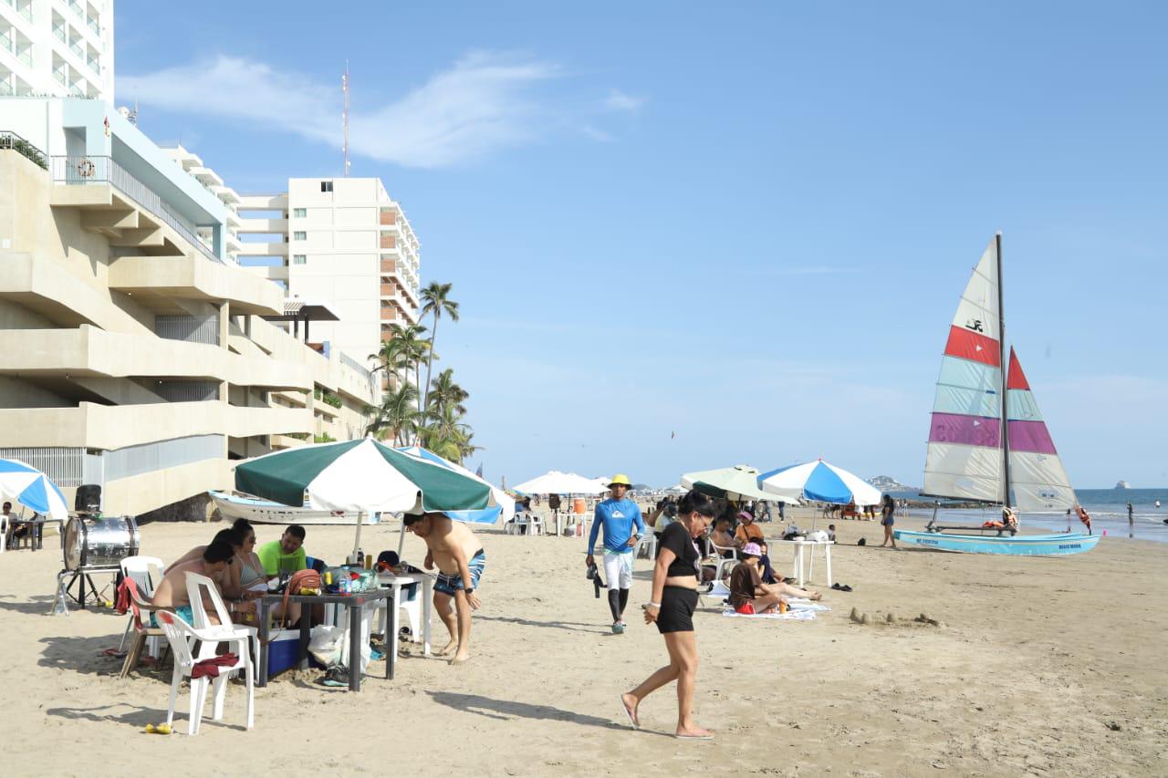 $!Regresan playas de Mazatlán a la normalidad tras periodo vacacional