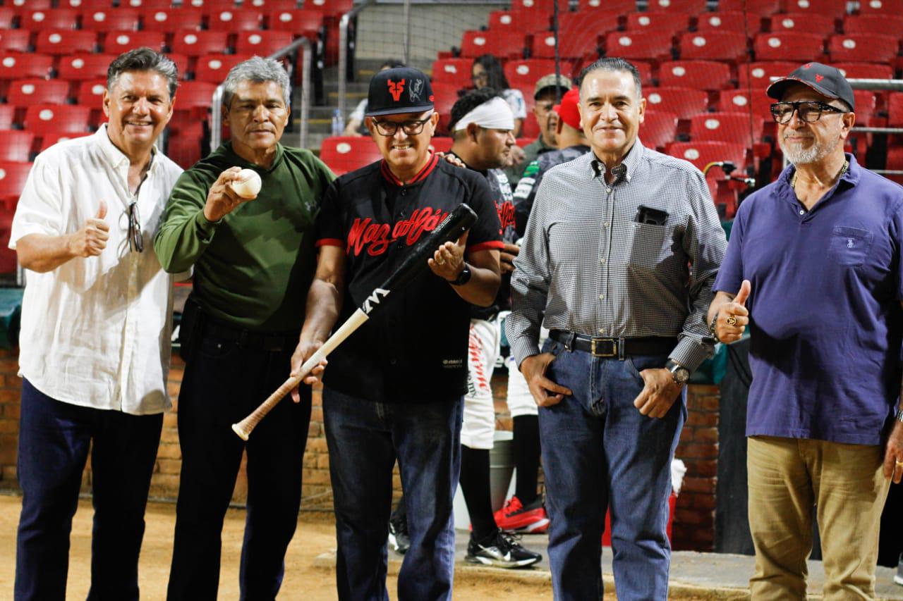 $!Rinde Venados homenaje a trayectoria del fotoperiodista Andrés García