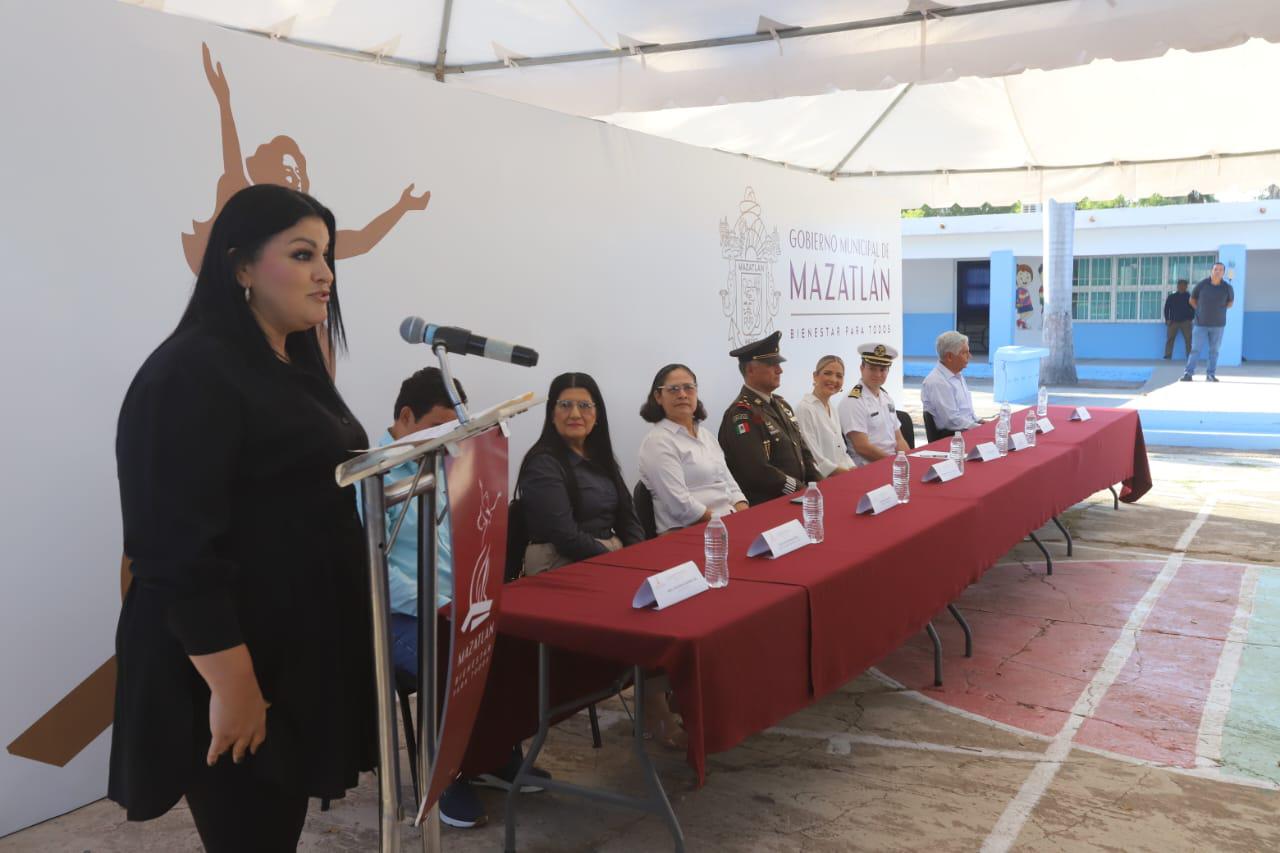 $!Celebra Estrella Palacios primer Lunes Cívico en primaria de la comunidad de Escamillas