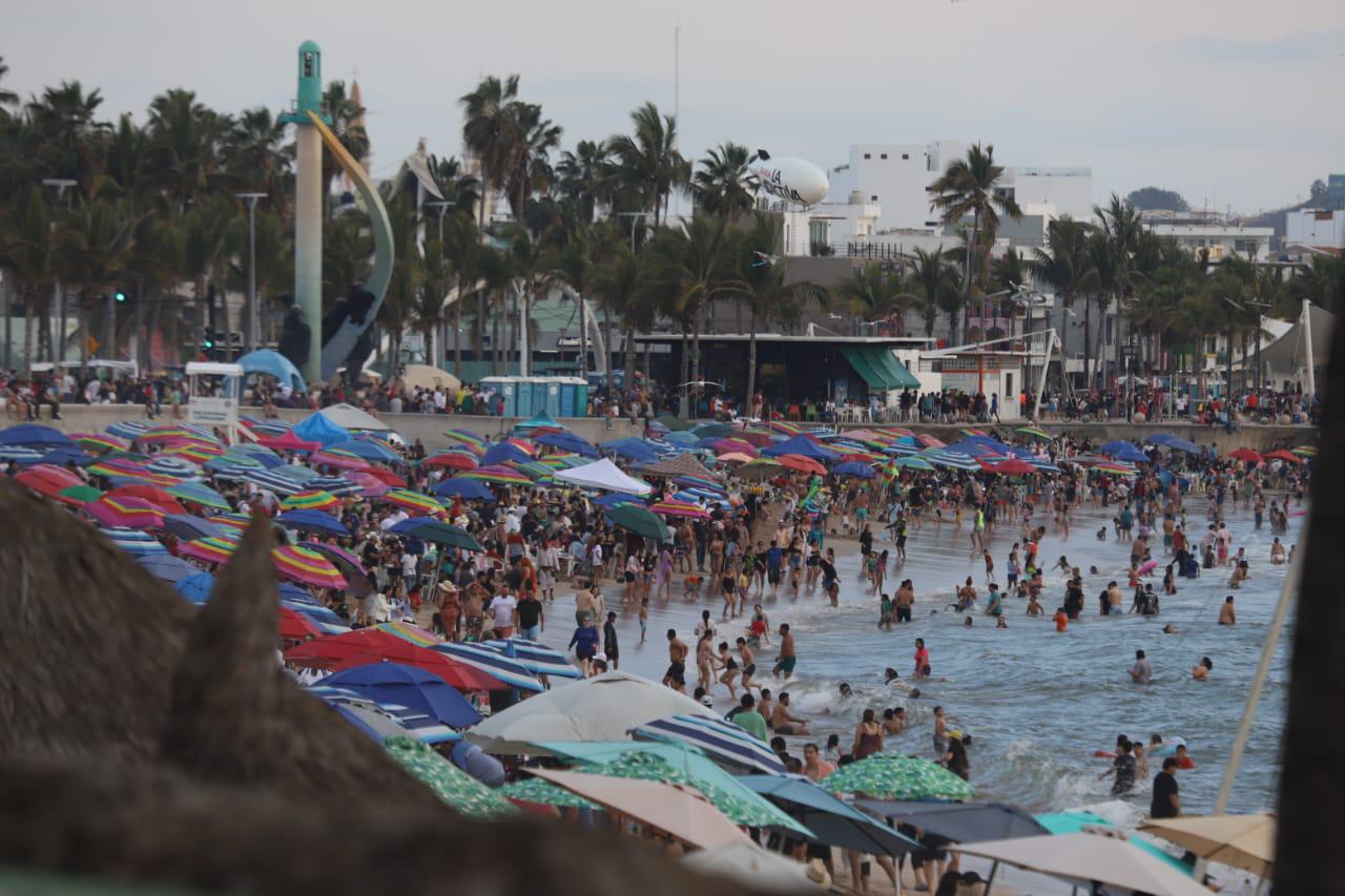 $!#FOTOS | Así fueron los últimos minutos en las playas de Mazatlán este Sábado Santo