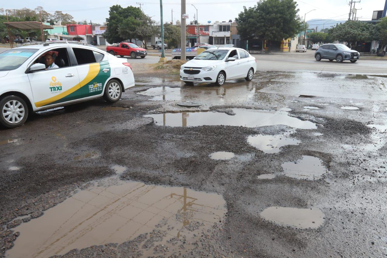 $!San Joaquín, Villa Verde y Villa Florida viven entre fugas de aguas negras