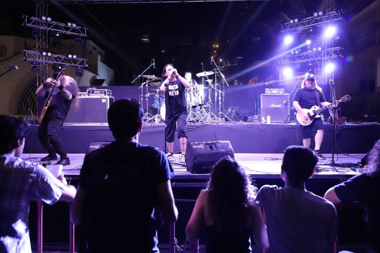 $!’Nata’ debuta en Mazatlán en el escenario que se ubicó frente a El Venadito.