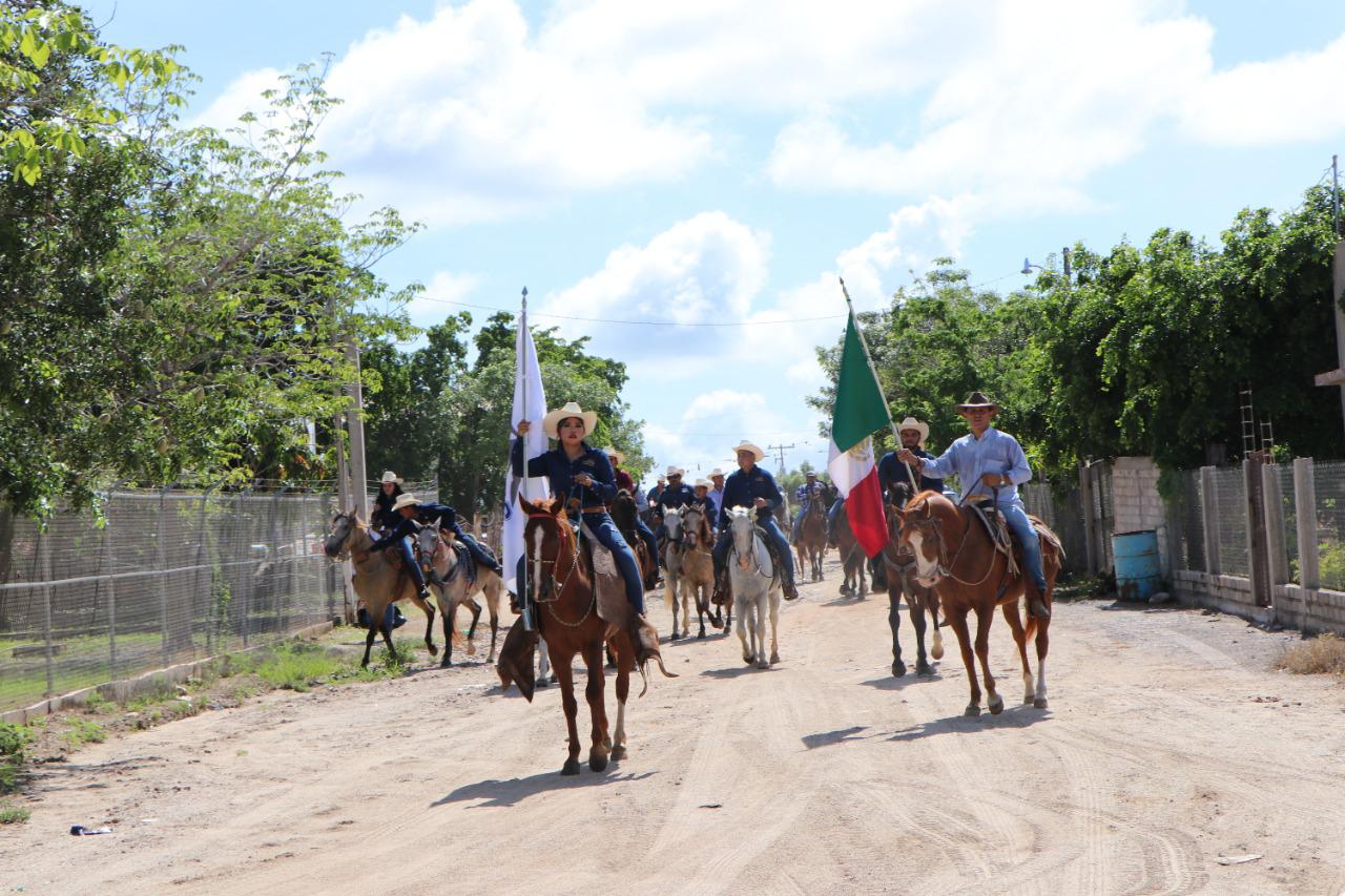 $!Festejan con cabalgata 10 años de Universidad Politécnica del Mar y la Sierra, en Elota