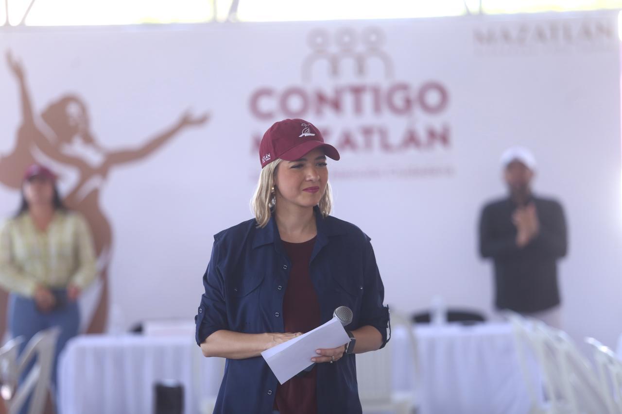 $!Presenta Estrella Palacios el programa Contigo Mazatlán, en Siqueros; ‘Seré una Presidenta de territorio, no de escritorio’, dice