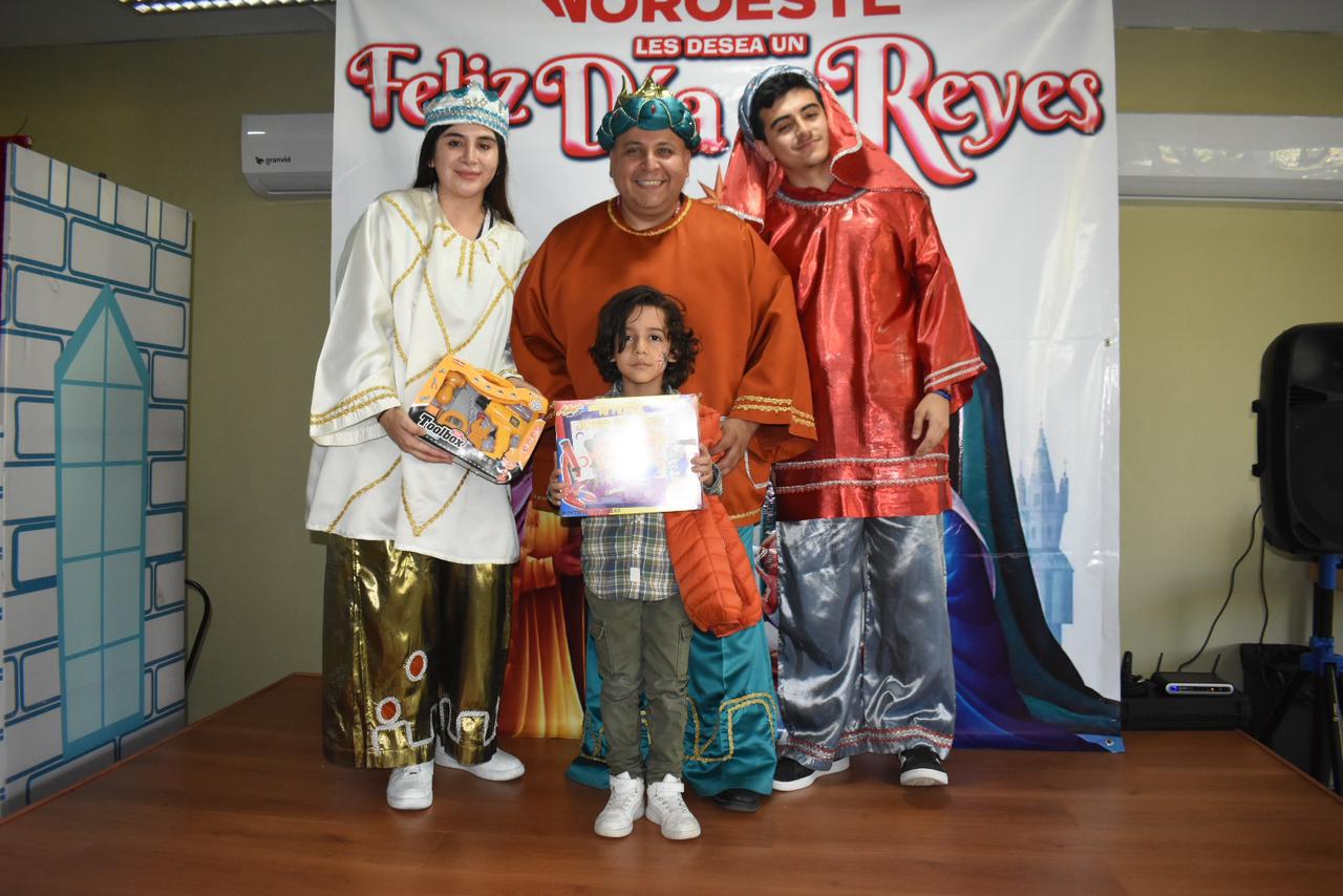 $!Llegan los Reyes Magos de Noroeste a Culiacán y transforman la ilusión de los pequeños en alegría