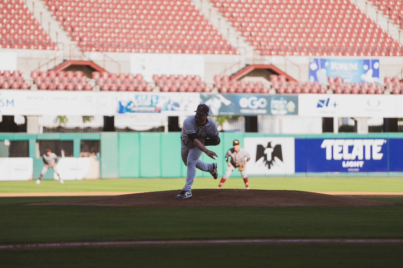 $!Tomateros de Culiacán impone su categoría ante Selección JAPAC