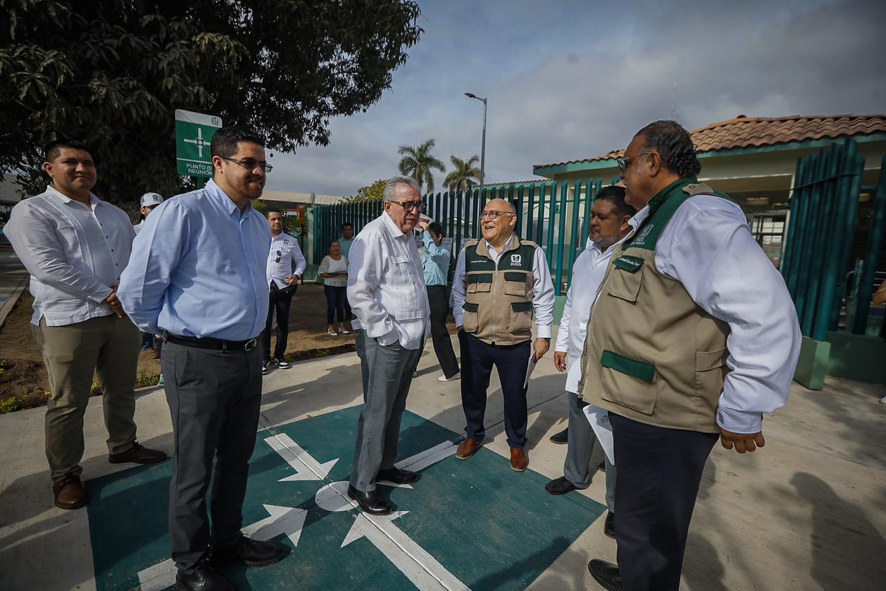 $!Rubén Rocha Moya y Zoé Robledo inauguran albergue comunitario en Villa Unión