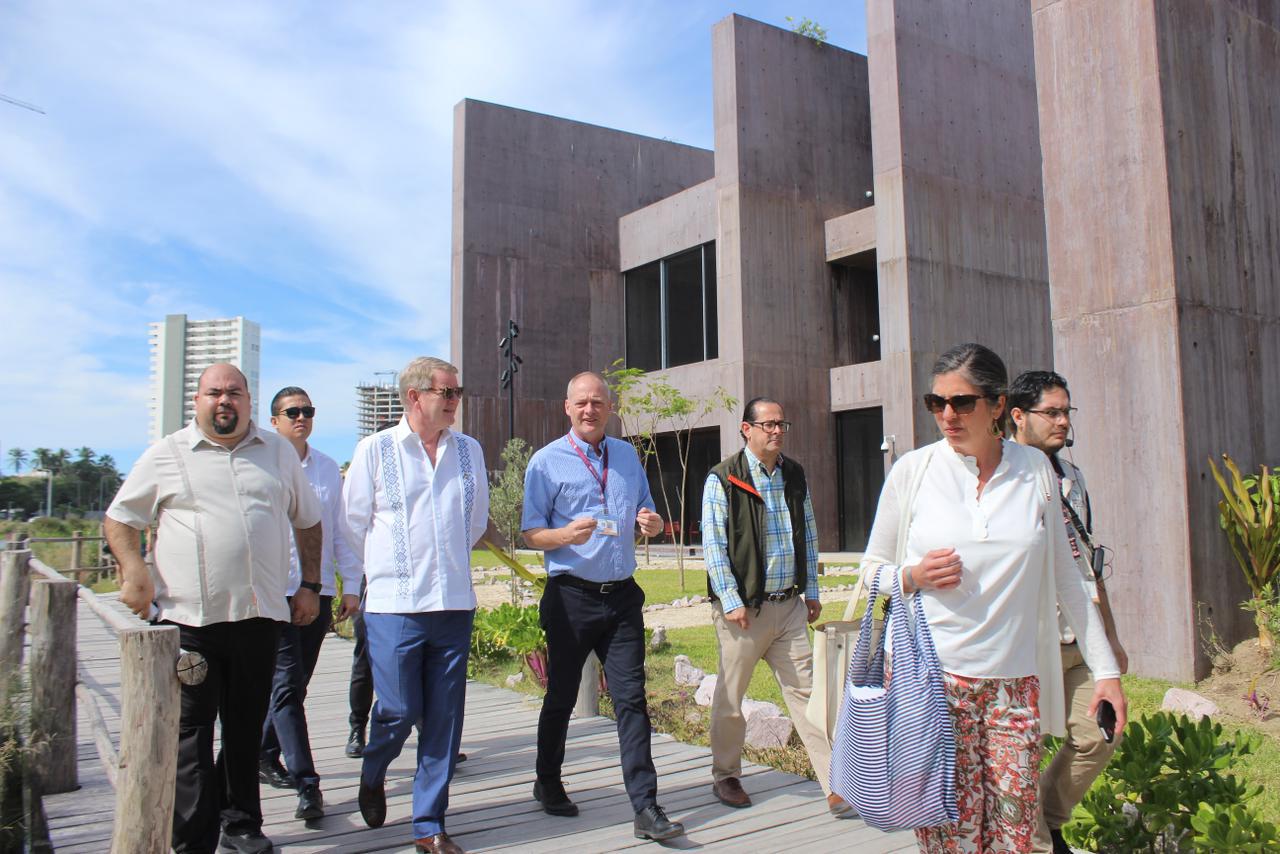 $!Embajador de Canadá y Cónsul visitan Gran Acuario Mazatlán en gira de trabajo