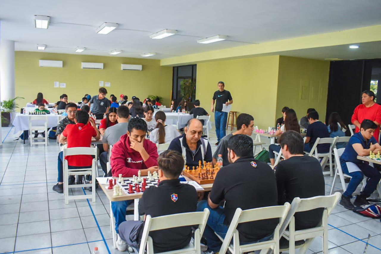 $!Inauguran la segunda edición del Torneo de Ajedrez Blanco y Negro en Yameto Café con Voz