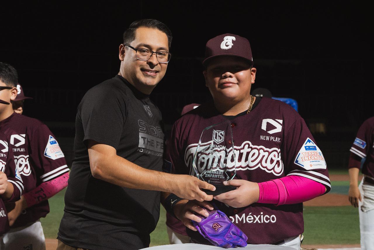 $!Andrés Juárez imparte clases de poder en el HR Derby del Torneo Infantil de la LMP