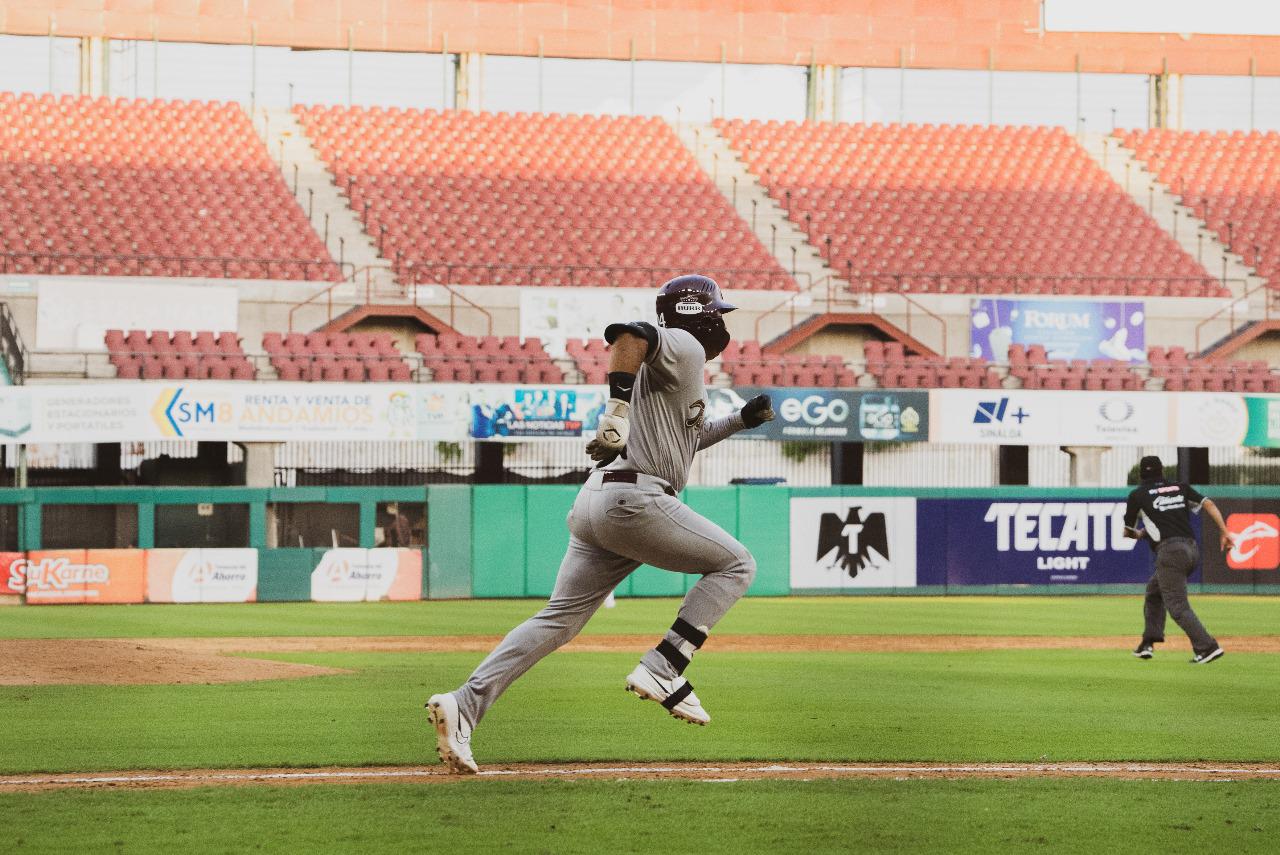 $!Tomateros de Culiacán impone su categoría ante Selección JAPAC