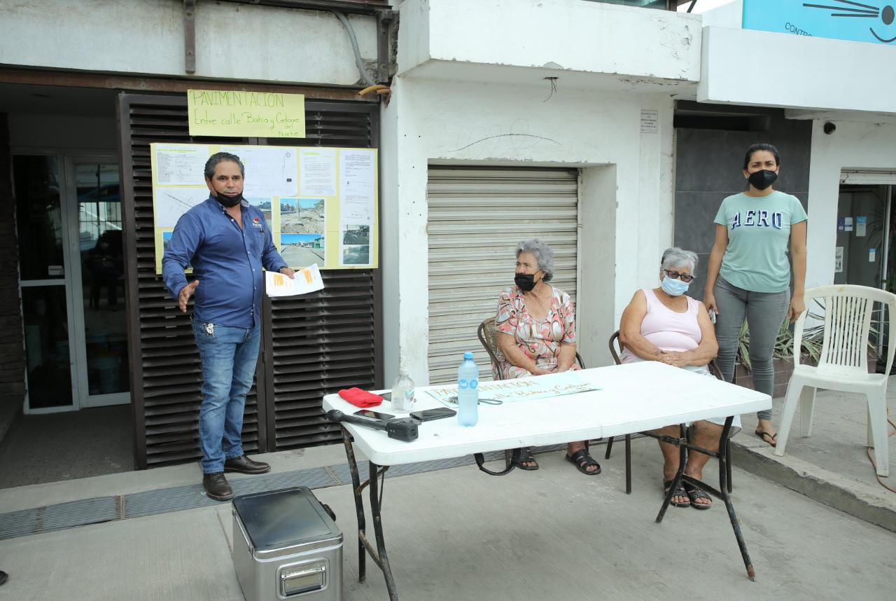 $!Vecinos de Pueblo Nuevo exigen al Gobierno de Mazatlán arreglar pavimentación y desazolvar aguas pluviales