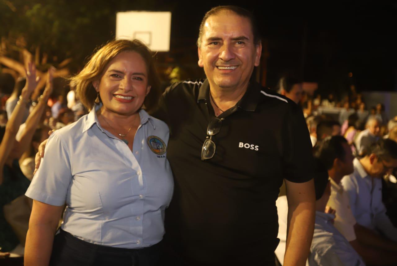 $!Liz Benítez y Óscar García.