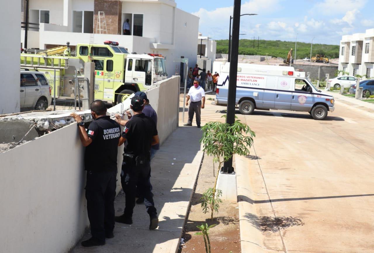 $!Losa de concreto cae sobre obrero y muere en Hacienda del Seminario, en Mazatlán