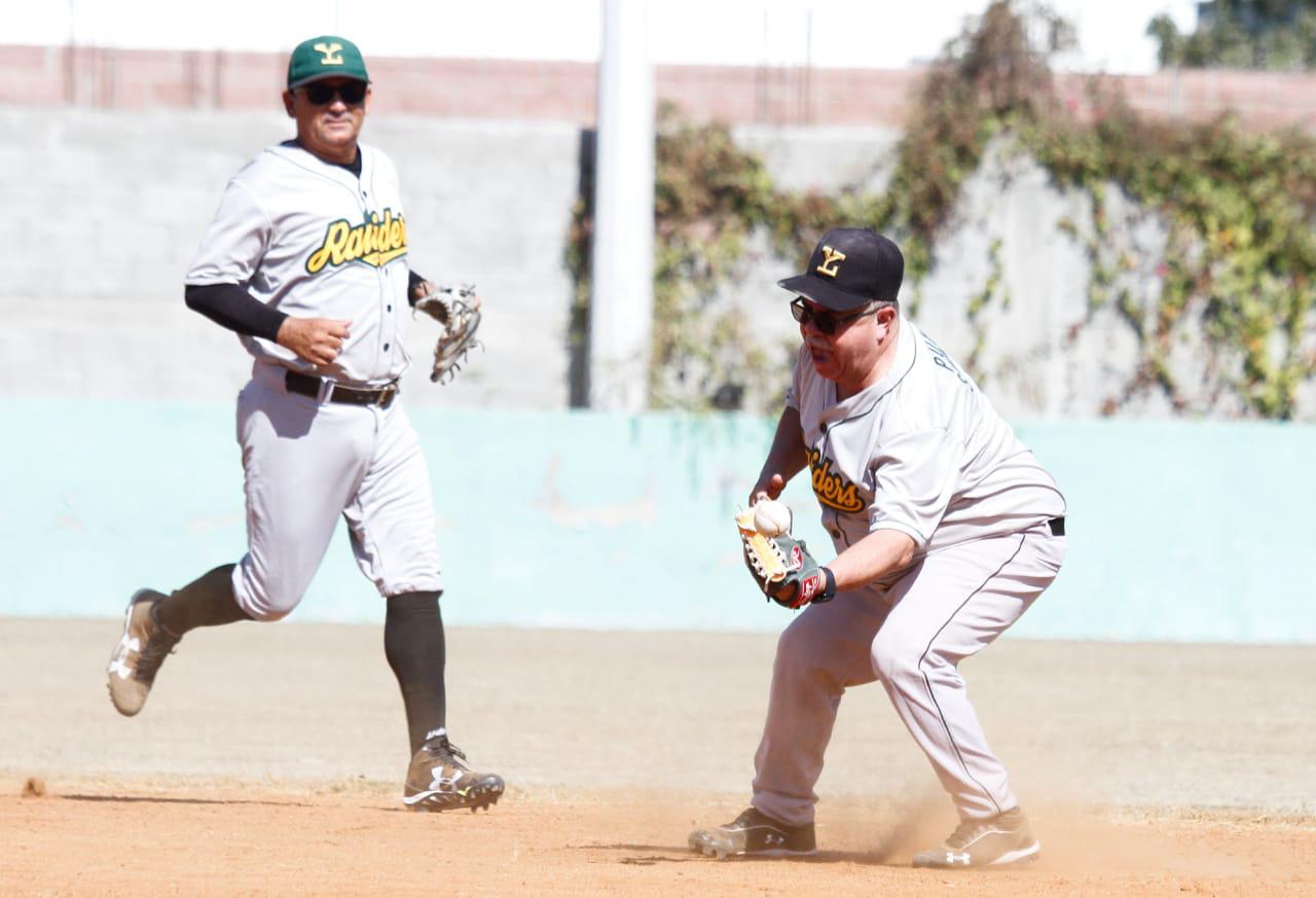 $!Recuerdan a Jesús Flores en partido amistoso de beisbol de ex Raiders