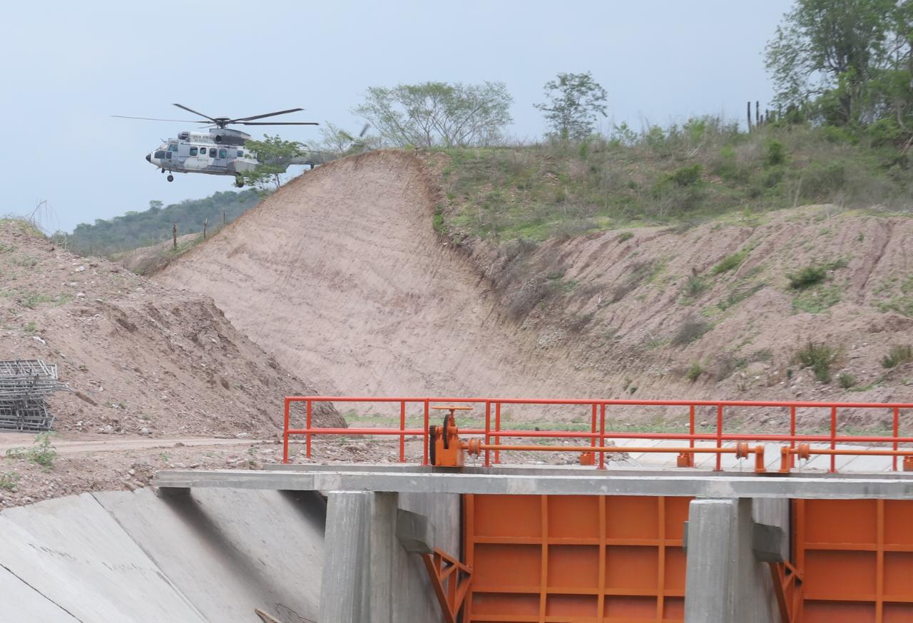 $!López Obrador pone en marcha sistema de riego de la Presa Picachos