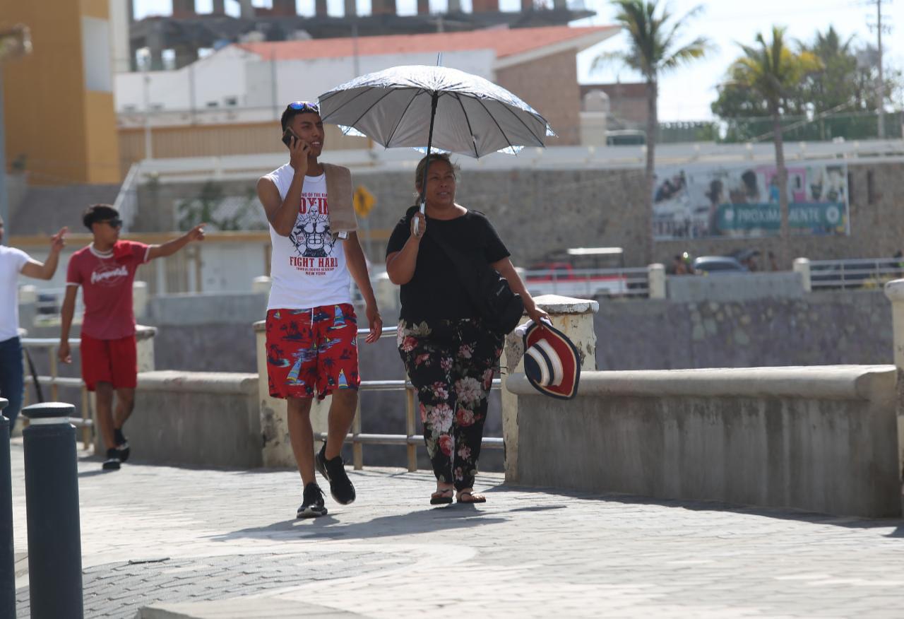 $!Alertan por ola de calor en Mazatlán de 36° y 37° y sensación térmica de casi 50°