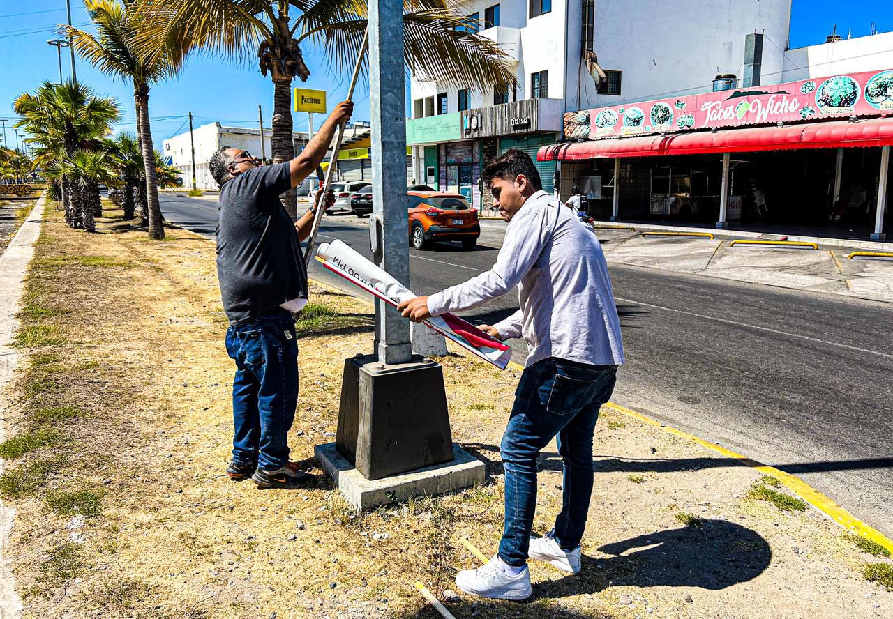 $!Retiran pendones y aplicarán multas en Mazatlán