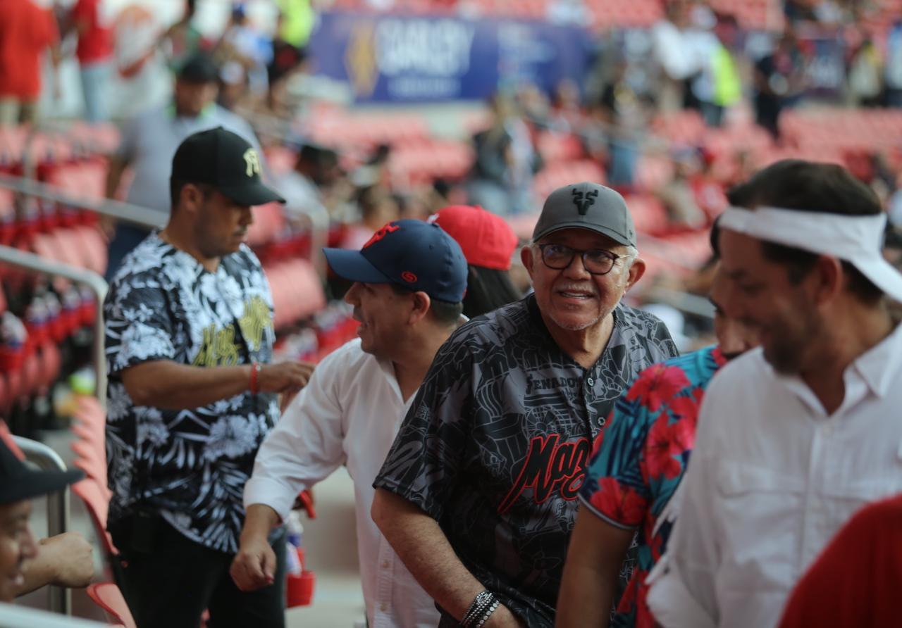 $!Arriban Rocha Moya y ‘El Químico’ juntos al estadio de Mazatlán; no es un mensaje político, señala Gobernador