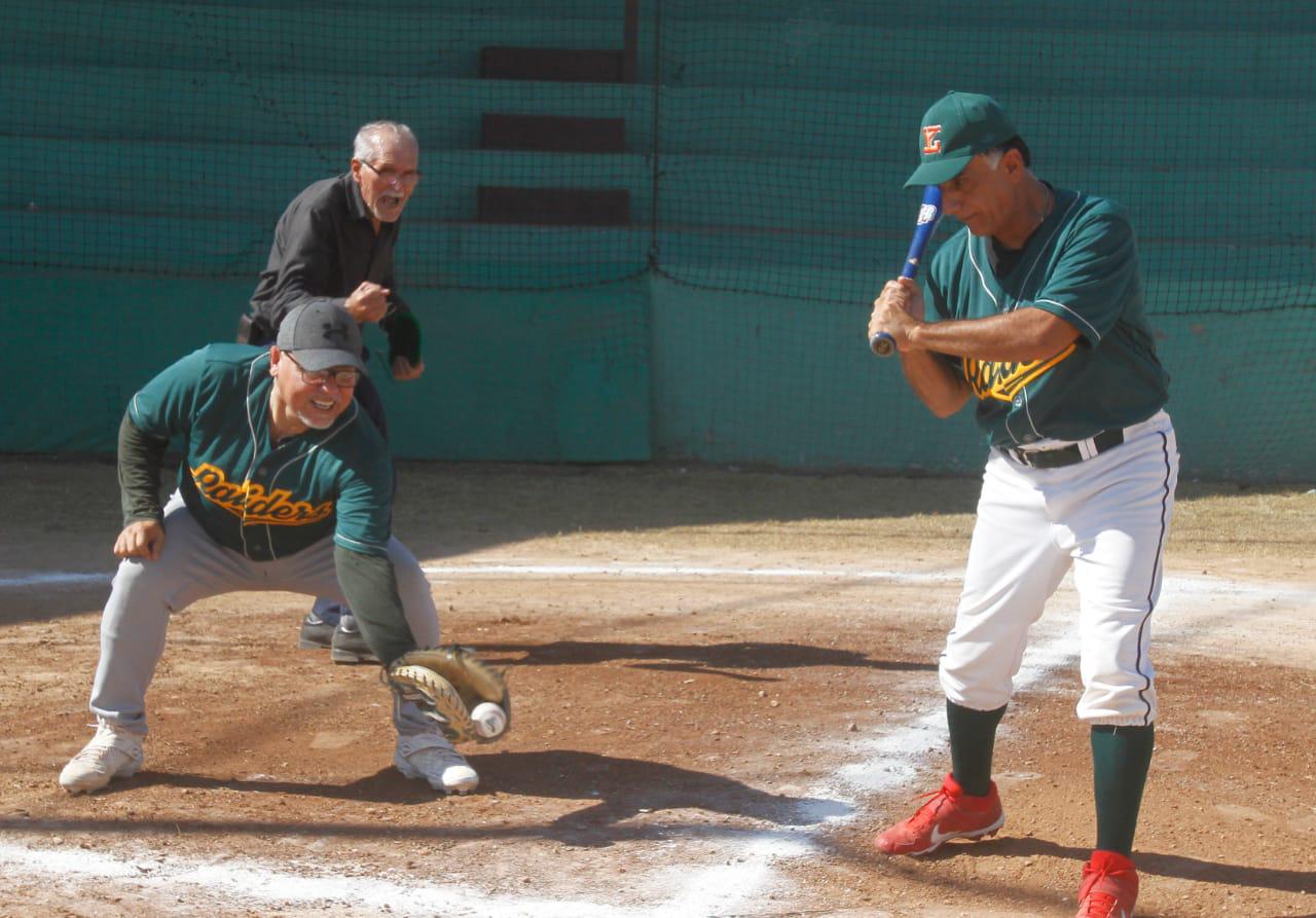 $!Recuerdan a Jesús Flores en partido amistoso de beisbol de ex Raiders