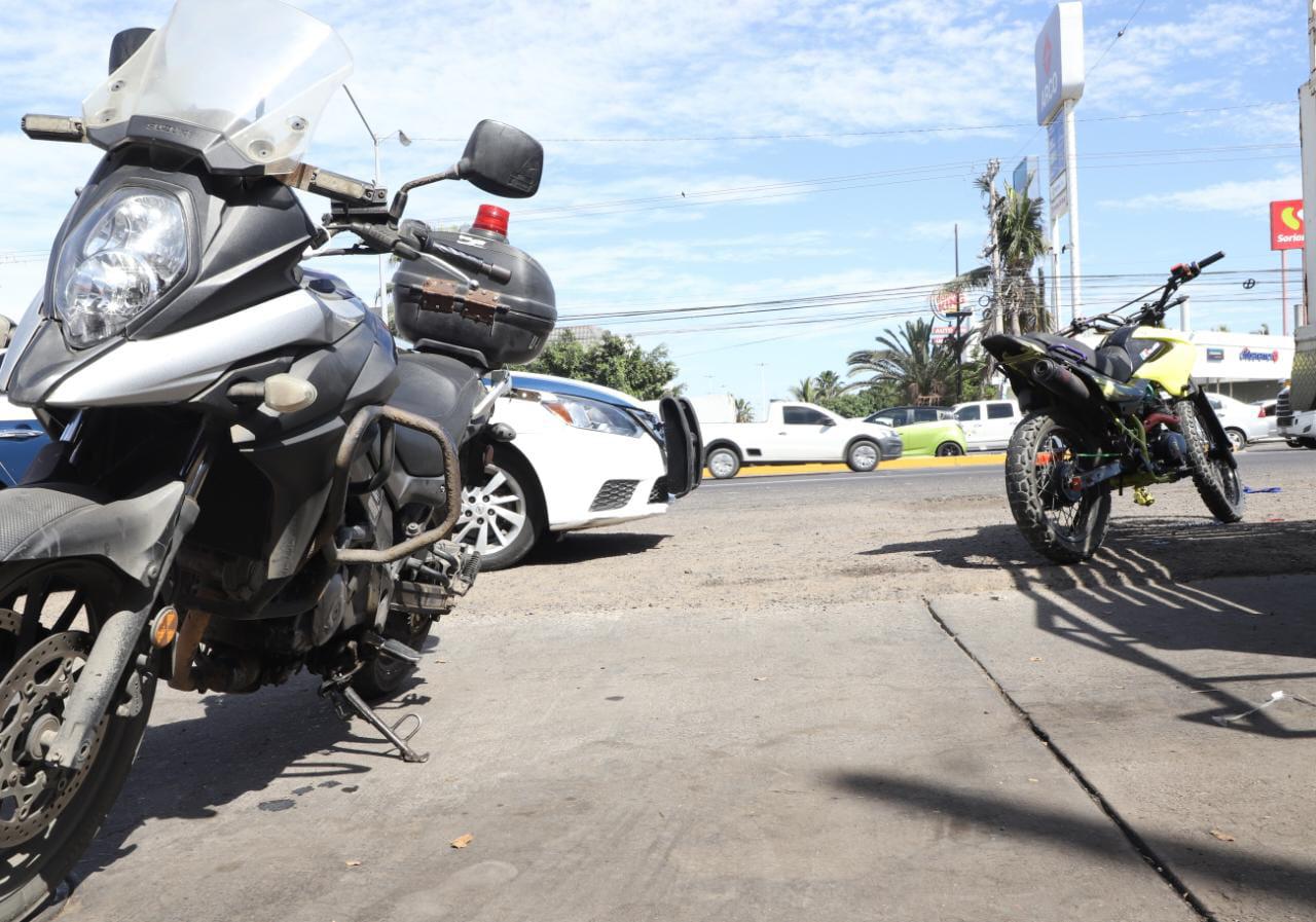 $!Motociclista resulta lesionado tras chocar contra motopatrullero en Mazatlán