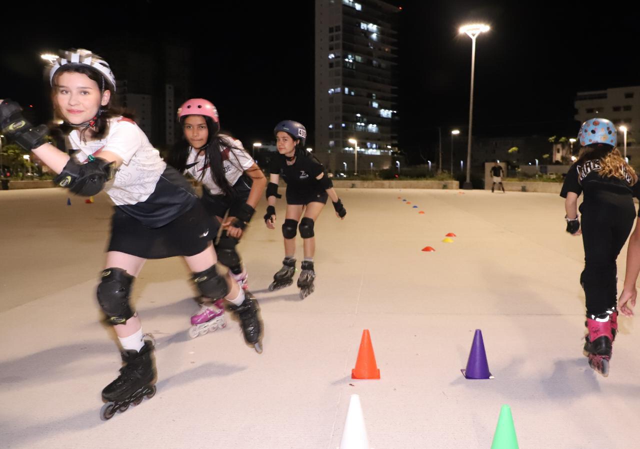 $!Niñas y niños ‘rollers’, una infancia sobre ruedas en Mazatlán