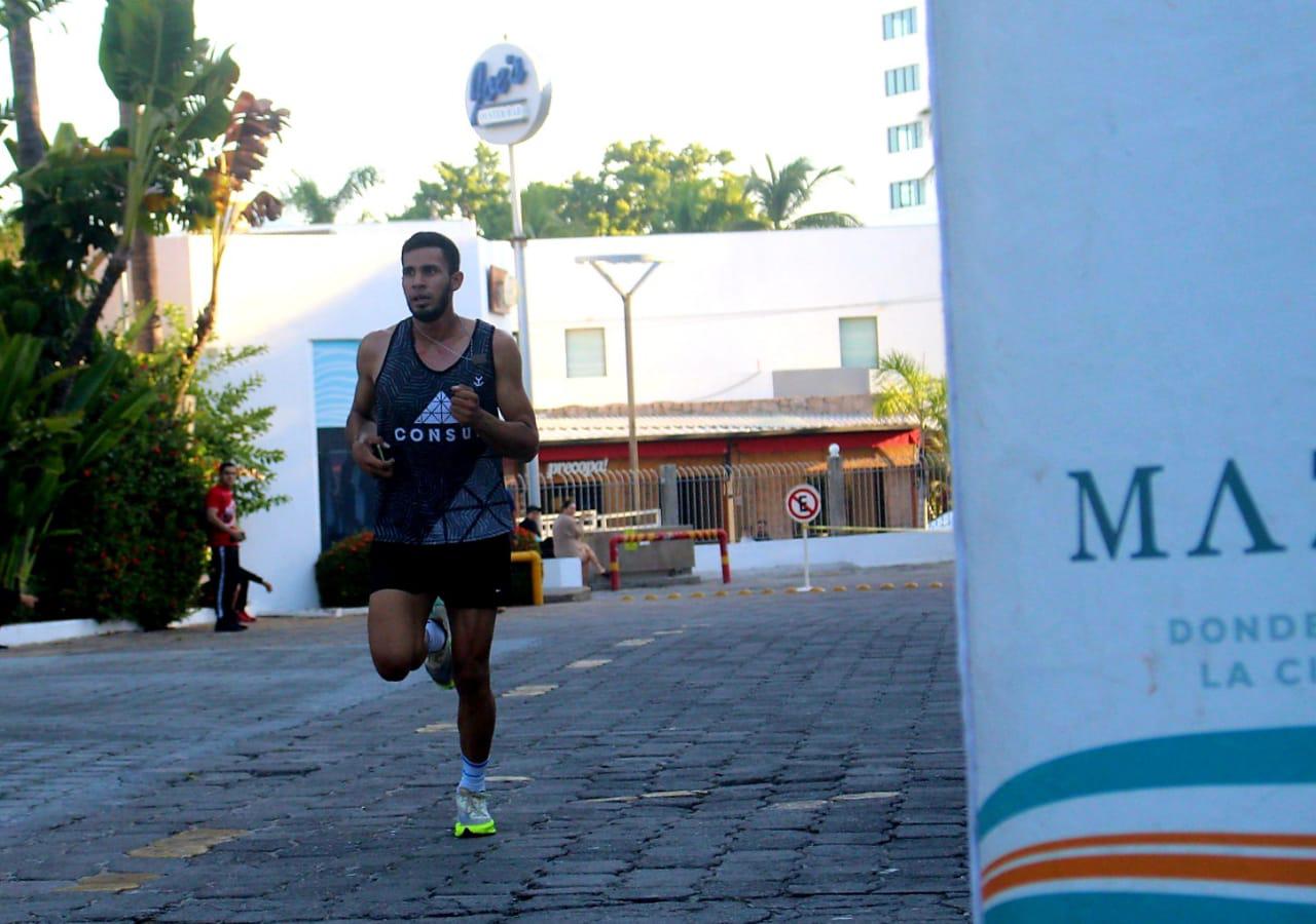 $!Jesús Labrador Aguirre impone condiciones en la Carrera Oyster 5K