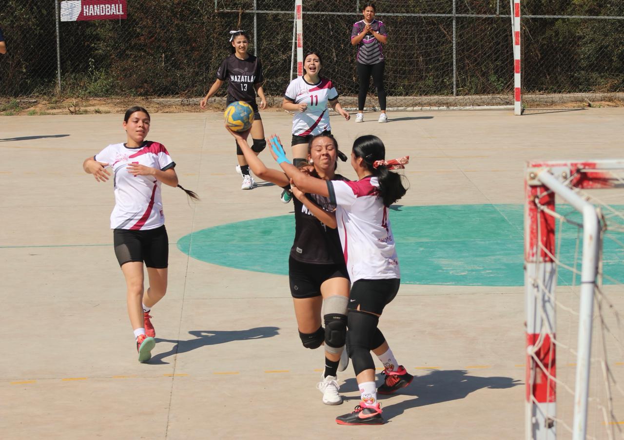 $!¡Tricampeonas estatales! Mazatlán vuelve a dominar en handball