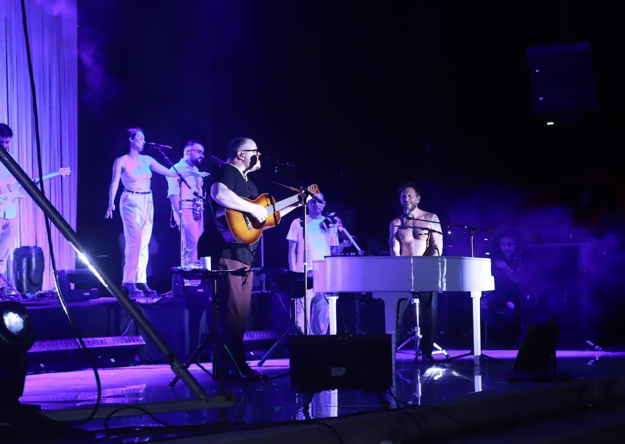 $!Entrega Sin Bandera una noche de romance en Mazatlán