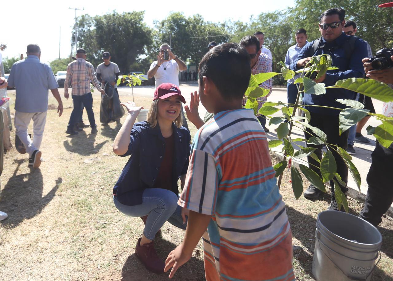 $!Invita Estrella Palacios a niñas y niños a sembrar y cuidar árboles en Siqueros