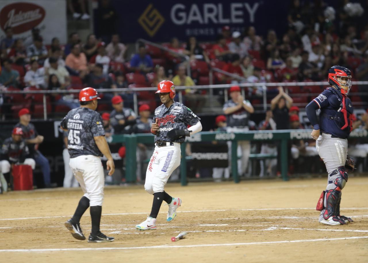 $!Águilas toman vuelo en el Teodoro Mariscal y emparejan la serie ante Venados