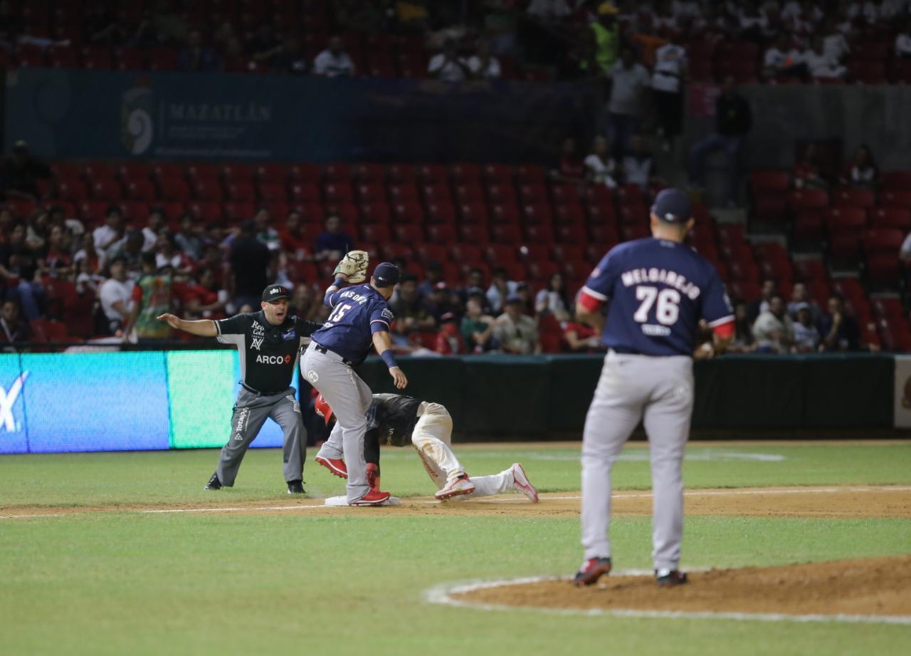 $!Águilas toman vuelo en el Teodoro Mariscal y emparejan la serie ante Venados