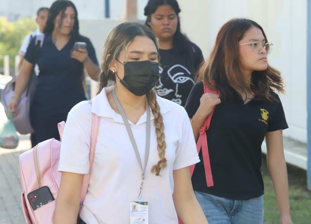 $!Atienden estudiantes de la UAS uso del cubrebocas en Mazatlán