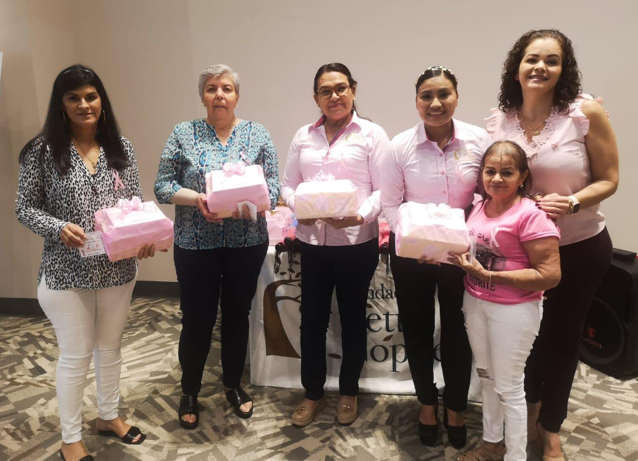 $!Dona Fundación Letty Coppel prótesis mamarias a 30 mujeres