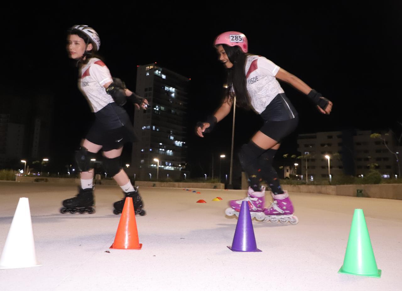 $!Niñas y niños ‘rollers’, una infancia sobre ruedas en Mazatlán