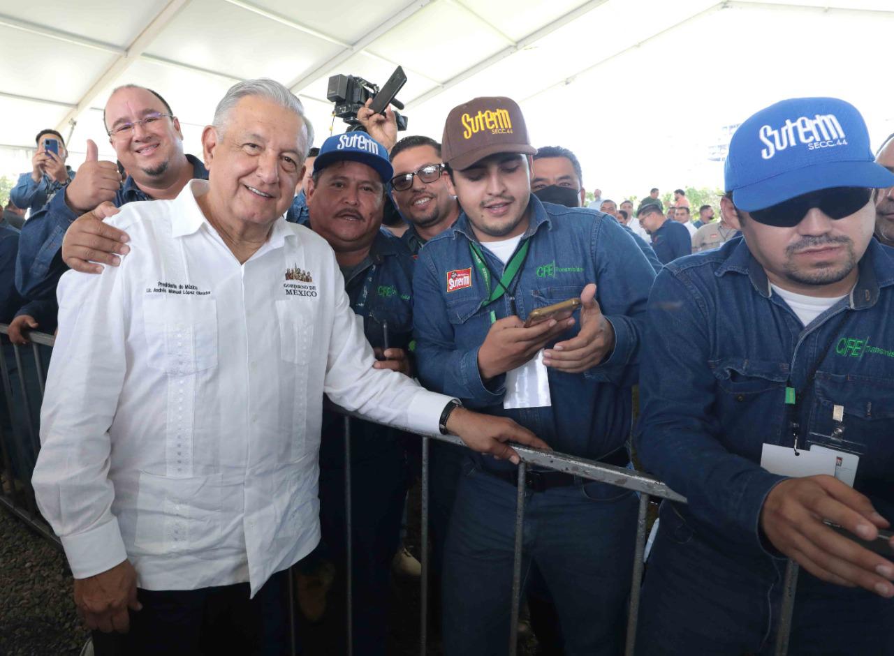 $!Desde Mazatlán, el Presidente pide a CFE ‘revolucionar a México’ con ‘Internet para todos’