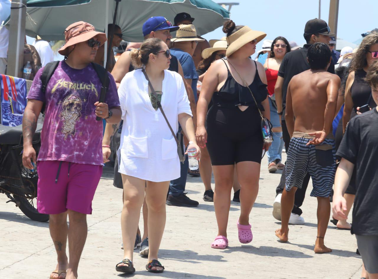 $!Llegan en dos días más de 8 mil visitantes a Mazatlán a bordo de cruceros