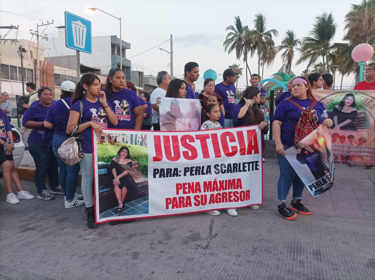 $!Marchan para exigir justicia para Perla Scarlett, asesinada en Mazatlán