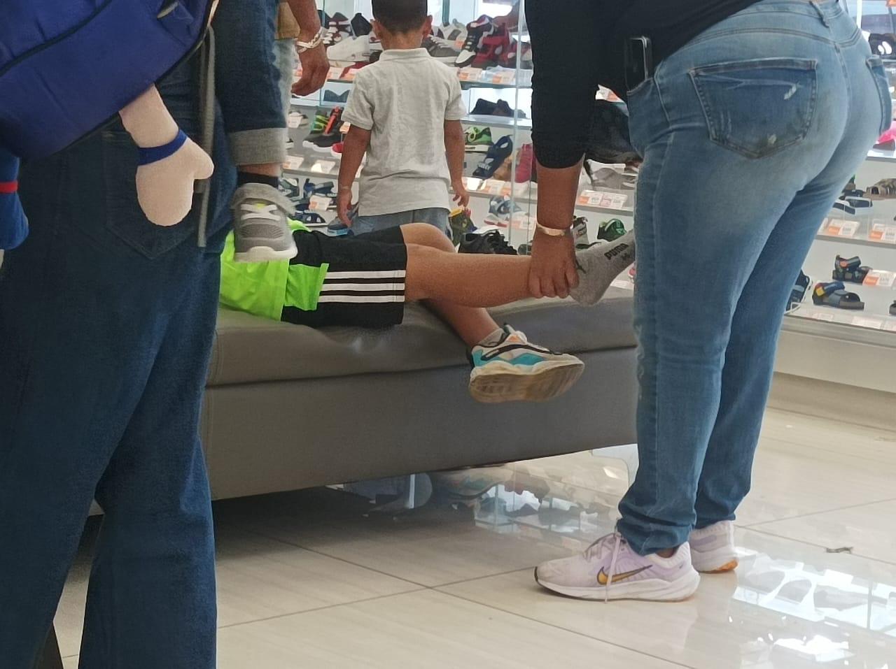 $!Abarrotan comercios del Centro de Mazatlán por compras de regreso a clases