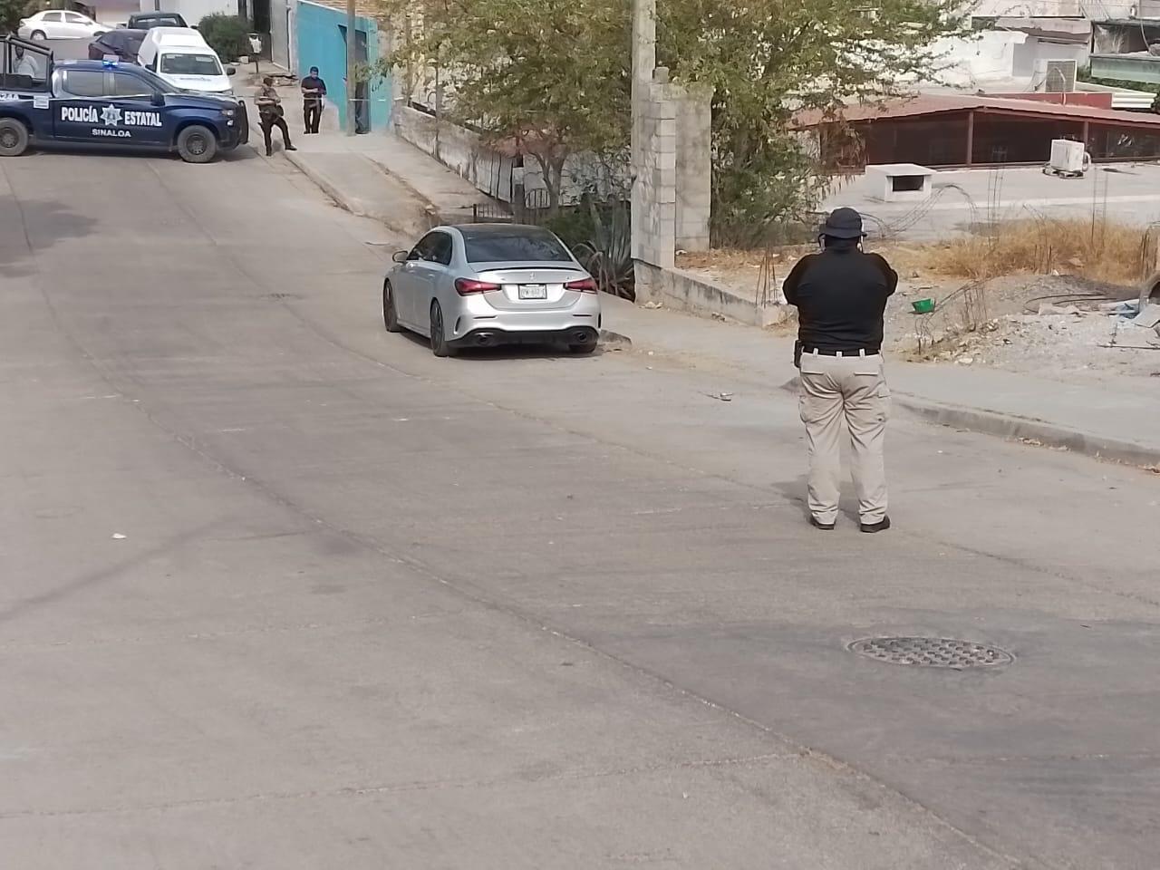 $!Hallan a dos jóvenes amordazados y asesinados en vehículo, en Culiacán