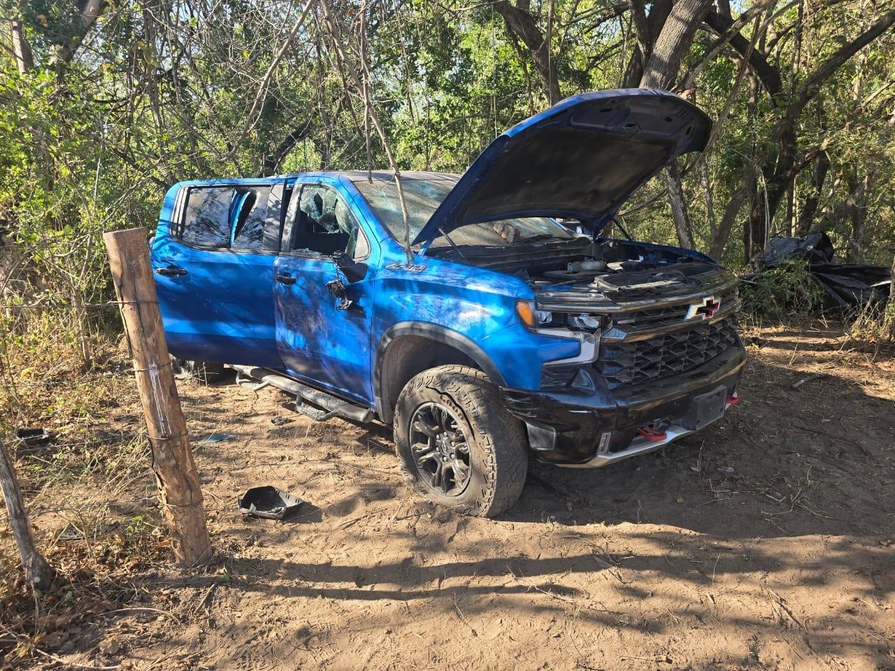 $!Aseguran 5 vehículos con cartuchos, ponchallantas y presunto fentanilo en El Verde, Sinaloa