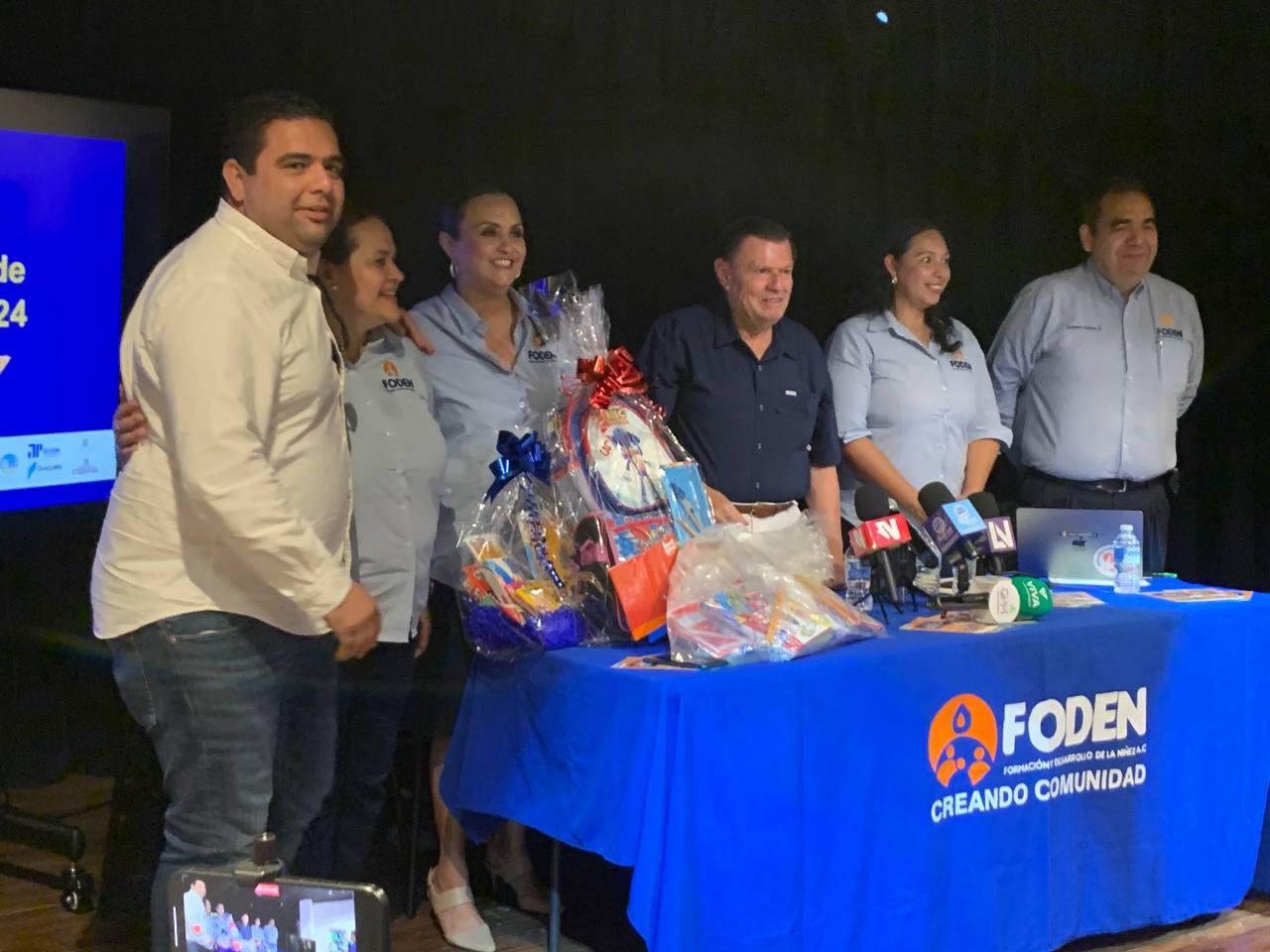 $!Grupo Petroil da inicio a la campaña de donación de útiles escolares y mochilas