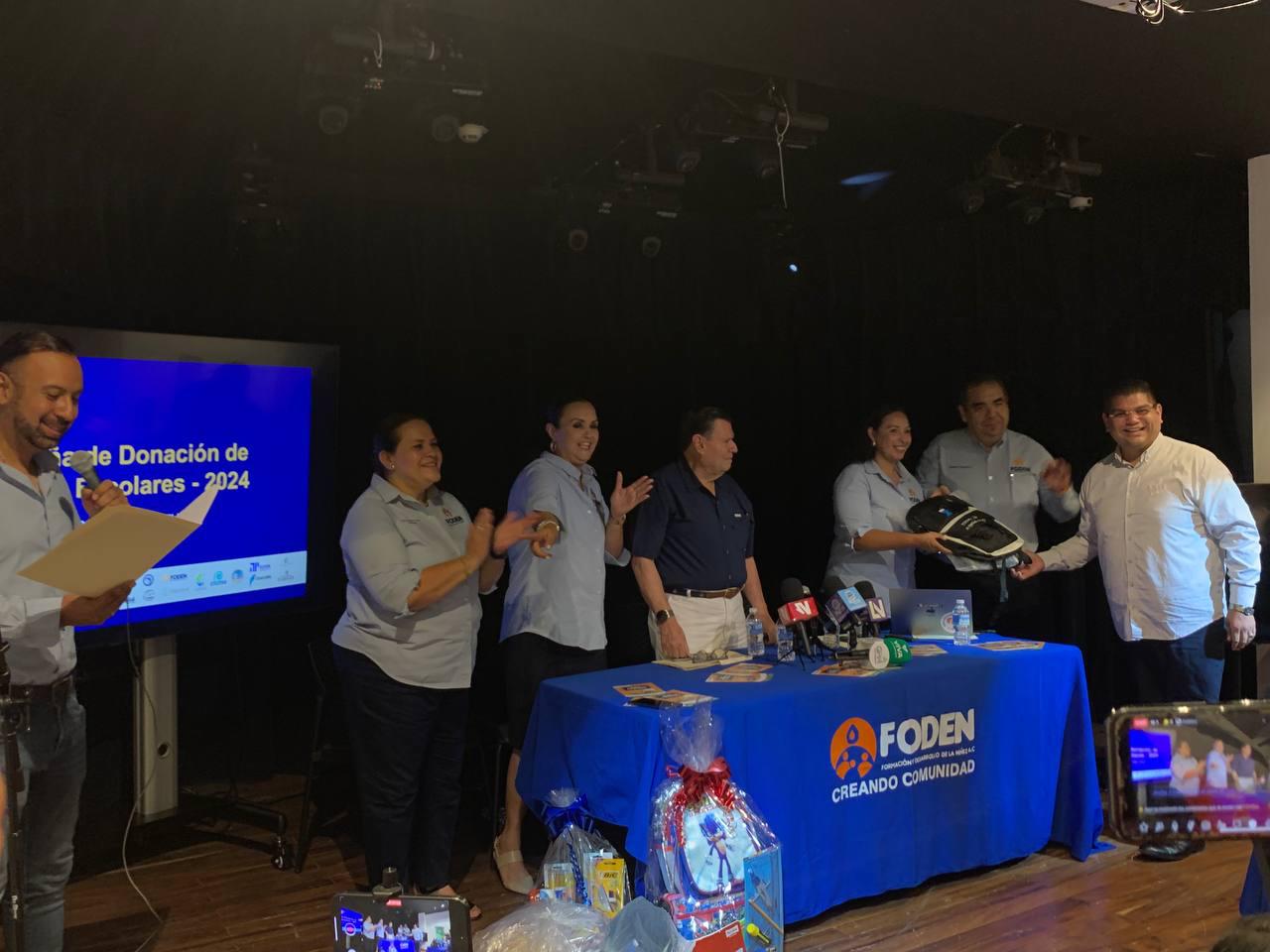 $!Grupo Petroil da inicio a la campaña de donación de útiles escolares y mochilas