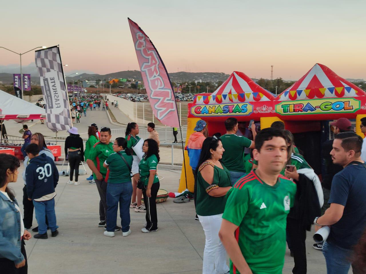 $!Disfruta afición el México contra Argentina Sub 23 en el Estadio El Encanto