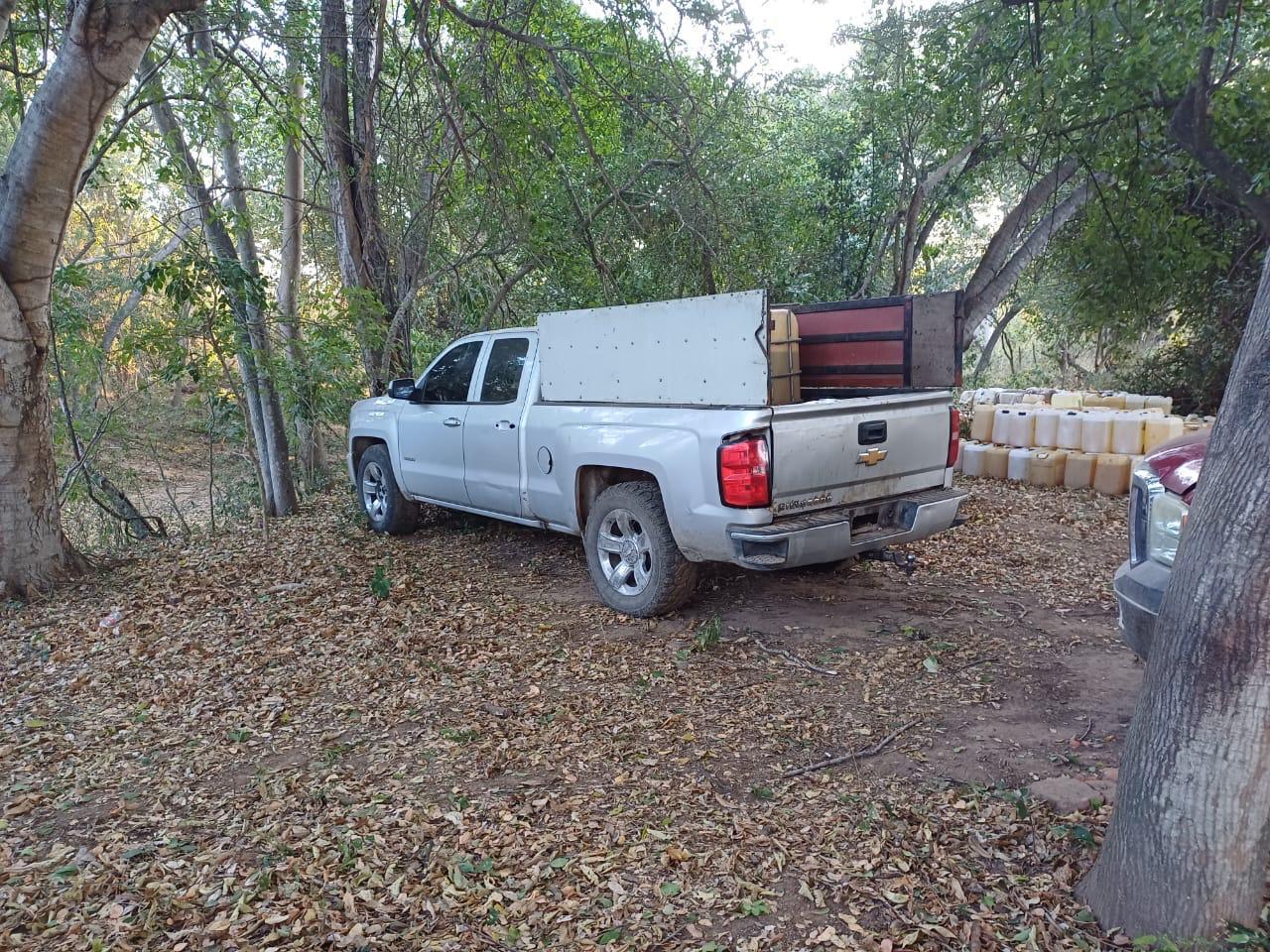 $!Aseguran 5 vehículos con cartuchos, ponchallantas y presunto fentanilo en El Verde, Sinaloa