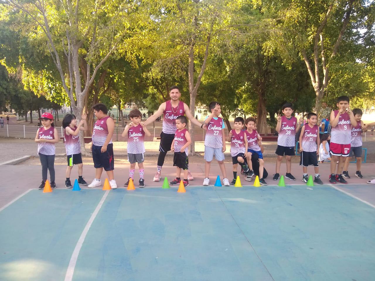 $!Continúa con gran demanda Escuela de Basquetbol para niños con autismo en Culiacán